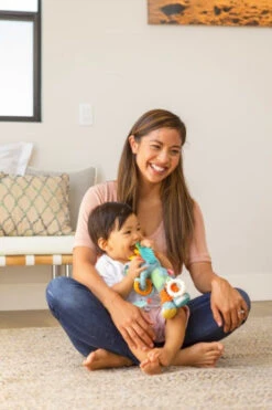 Infantino Go Gaga Playtime Pal Olifant Buggyspeeltje BK-216553 11 Infantino Go Gaga Playtime Pal Olifant Buggyspeeltje BK-216553 -Winkel Voor Babyproducten infantino go gaga playtime pal olifant buggyspeeltje 4