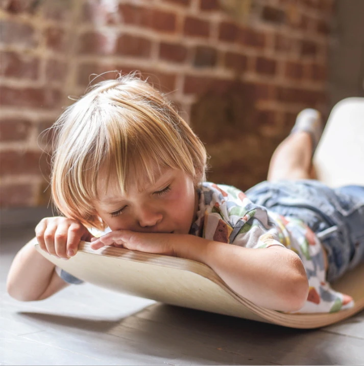 Luna Toys Houten Balansbord Met Zwart Vilt LU-36998 8 Luna Toys Houten Balansbord Met Zwart Vilt LU-36998 - Afbeelding 6