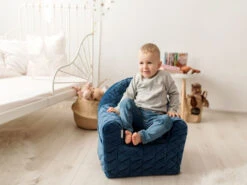 Albero Mio Velvet Navy Kinderfauteuil 12 Albero Mio Velvet Navy Kinderfauteuil -Winkel Voor Babyproducten mamaloes velvet navy kinderfauteuil 2