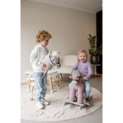 Tryco Milo Bruin Stokpaard Met Geluid TR-120114 -Winkel Voor Babyproducten tryco milo stokpaard met geluid tr sfeer5 2